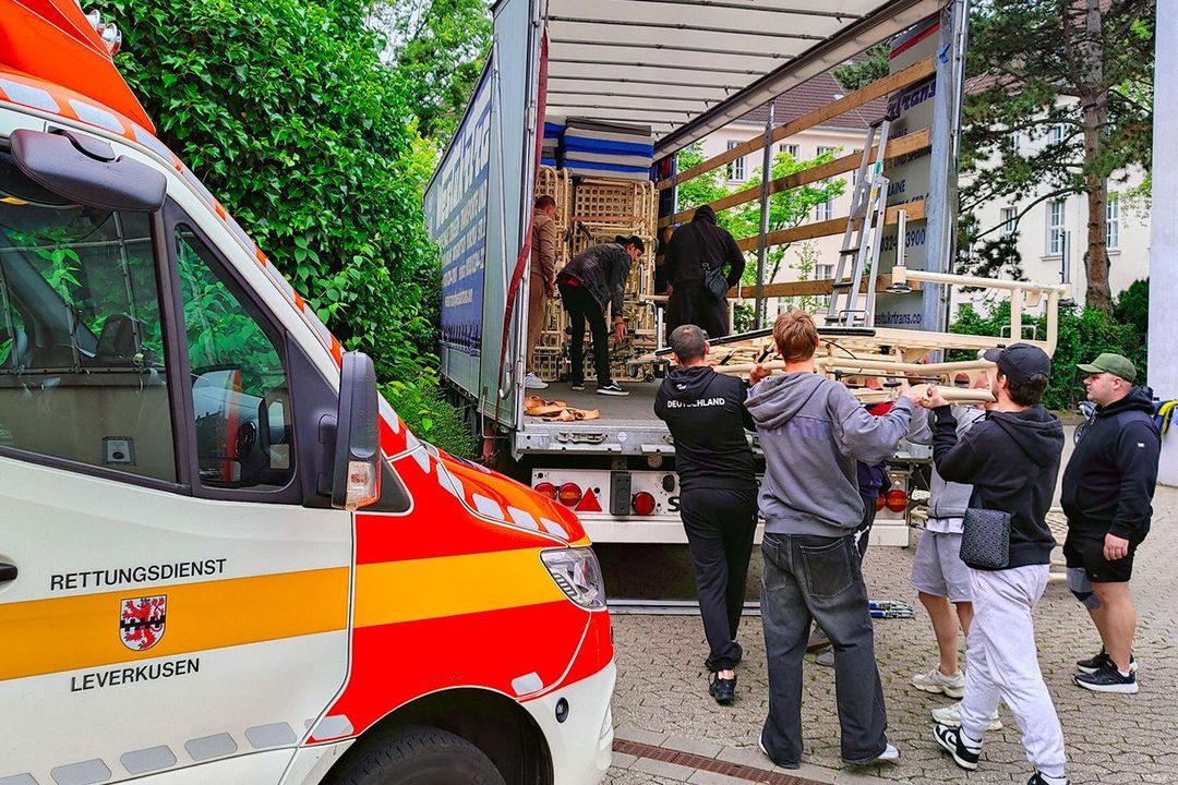 Krankenbetten für die Ukraine: In Opladen wurden die Betten verladen, jetzt sind sie in der Ukraine angekommen. 