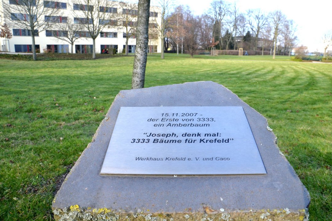 Gedenkplatte "Denk mal, Joseph" für Joseph Beuys