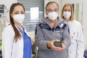 Patient mit zwei Ärztinnen