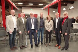 Frederick Janning (Pädagog. Leitung IBP), Dr. Dietmar Thönnes, Andreas Schmitz, Martin Althoff, Andrea Schmäing, Stephan Dransfeld und Hermann Josef Vogt (v.l.) bei der Verabschiedung der langjährigen Geschäftsführung der Alexianer IBP.