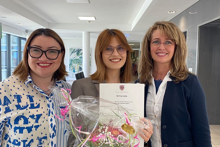 (v.l.n.r.) Zarina Kolb, Integrationsbeauftragte, Sajra Mujagic Cejvanovic, Grazyna Waloszczyk, stellvertretende Pflegedirektorin