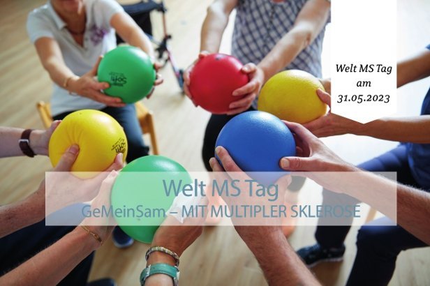Hände halten bunte Gymnastikbälle