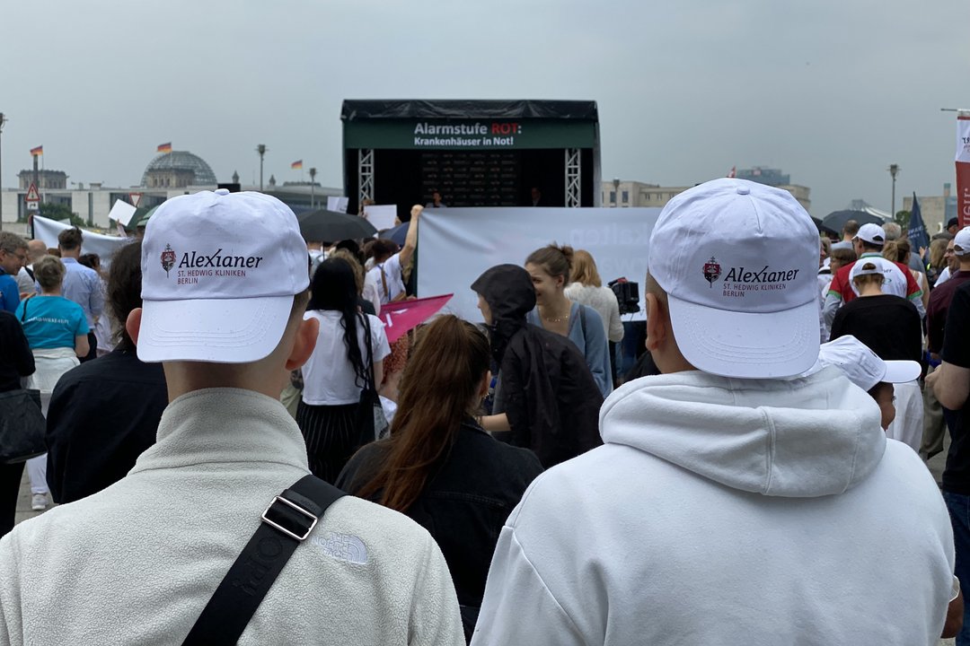 Mitarbeitende bei der Kundgebung