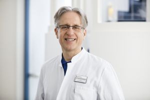 Dr. Peter Kalvari