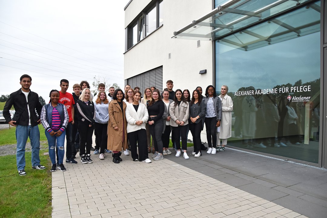 Ausbildungsjahrgang September 2023 an der Alexianer Akademie für Pflege Krefeld
