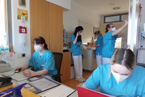 Die Auszubildenden bei der Betreuung der Station St. Elisabeth in der Klinik Bosse Wittenberg.