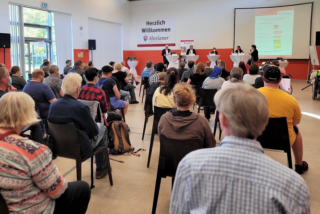 Viele Menschen kamen zu unserem Alexianer-Wahlpodium.