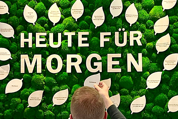 Grüne Tafel im Alexianer Hotel am Wasserturm 