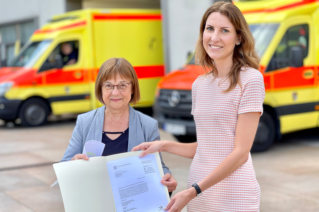 Gesundheitsministerin Ursula Nonnemacher mit Prokuristin Friederike Röder